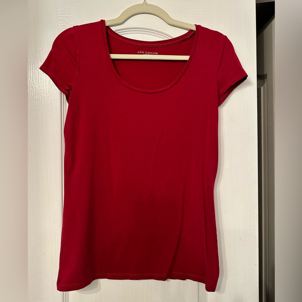 Ann Taylor scoop neck every day tee
